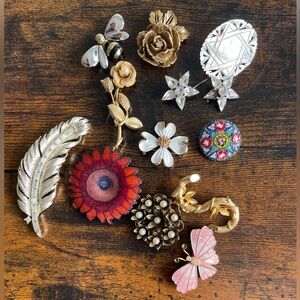 sneak peak Vintage Jewelry show Upcoming show